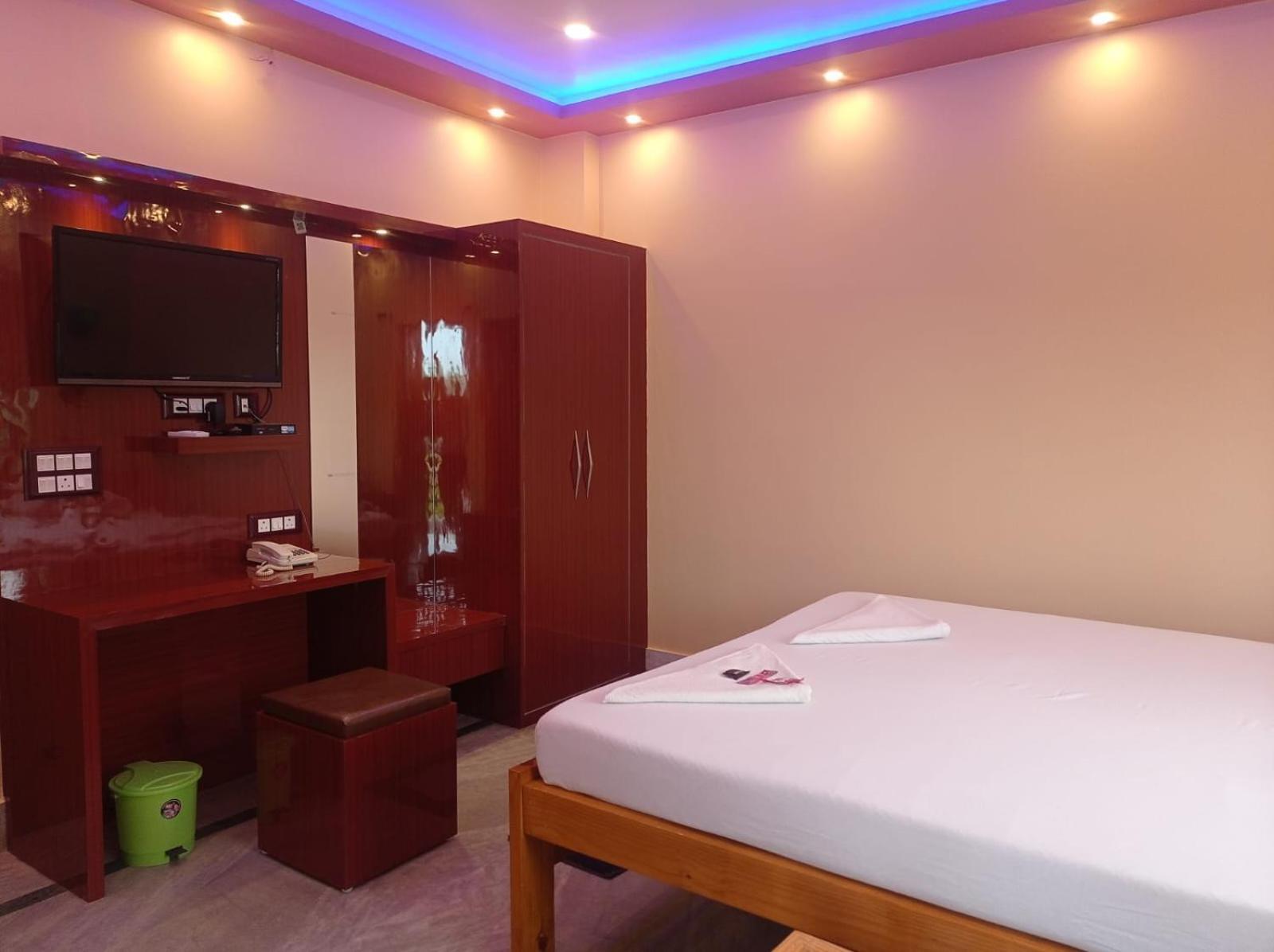 Whispering Woods Inn Bolpur Ngoại thất bức ảnh