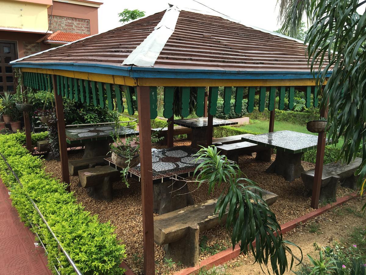 Whispering Woods Inn Bolpur Ngoại thất bức ảnh