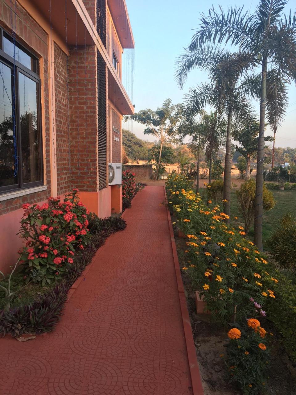 Whispering Woods Inn Bolpur Ngoại thất bức ảnh